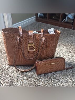 Dooney & Bourke-Shannon Small Honey Tote Bag with Matching Wallet